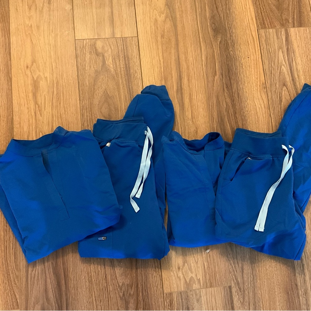 Figs Jogger and Rafael top set. One set. XS top, S bottom - Picture 2 of 2